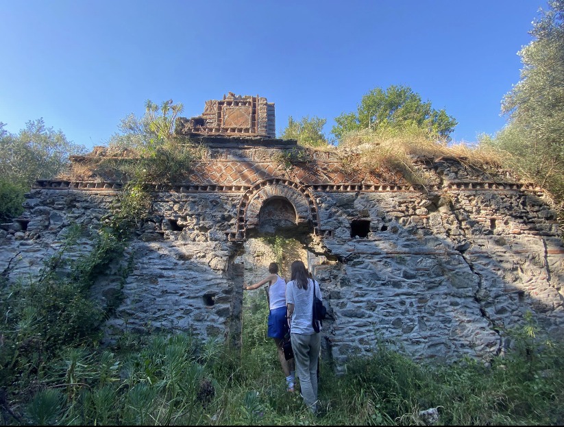 Image of students exploring ruins in Geraki
